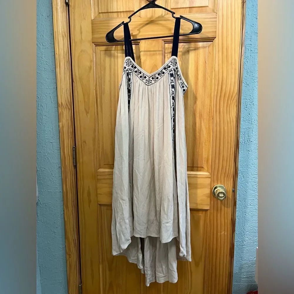 Staring at stars brand size M embroidered dress
